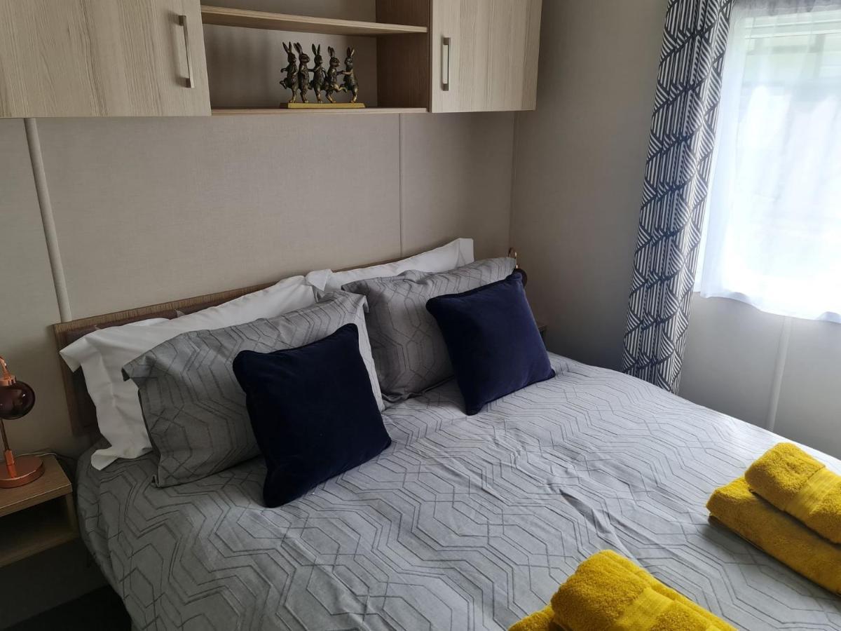 The Tiddler - Plot 101, Woodlands Lodge Retreat, New Quay, West Wales Llanina Bagian luar foto