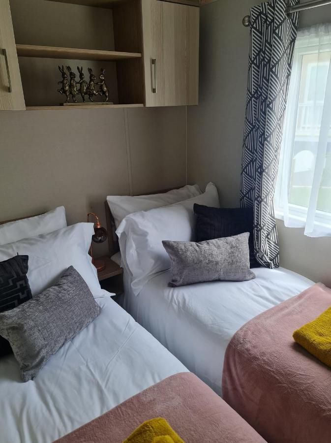 The Tiddler - Plot 101, Woodlands Lodge Retreat, New Quay, West Wales Llanina Bagian luar foto
